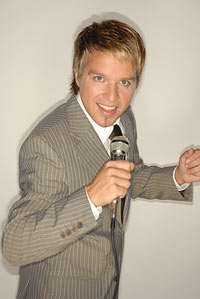Emil Xaloc singing